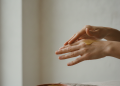 auto-rutina-skincare-otono-adaptar-cuidado-facial-cambio-estacion-1789696933788.png
